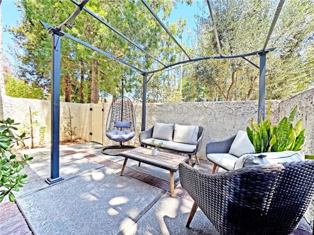 6145 Shoup Avenue 58, Woodland Hills, CA 91367