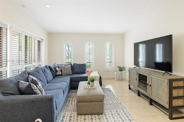 10629 SW 74th Ter, Miami, FL 33173