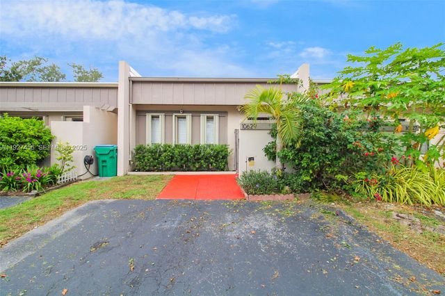 10629 SW 74th Ter, Miami, FL 33173