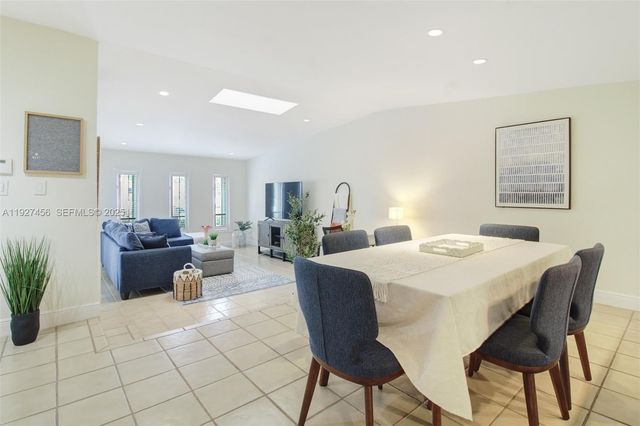 10629 SW 74th Ter, Miami, FL 33173