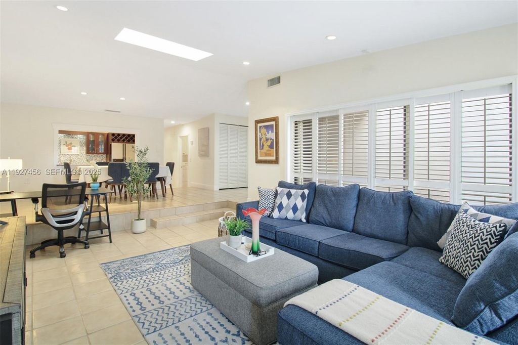 10629 SW 74th Ter, Miami, FL 33173