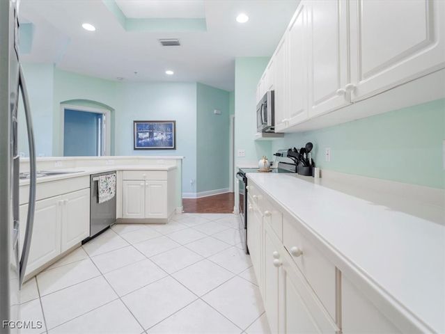 2745 1st ST 305, Fort Myers, FL 33916