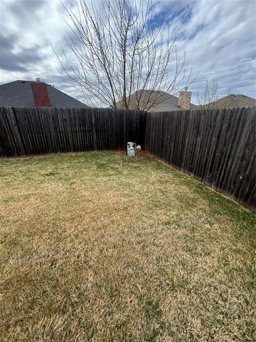 404 Eastview Drive, Yukon, OK 73099