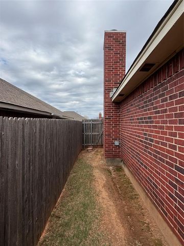 404 Eastview Drive, Yukon, OK 73099