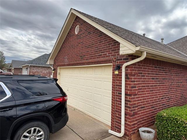 404 Eastview Drive, Yukon, OK 73099