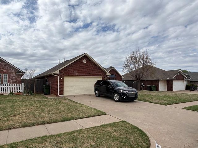 404 Eastview Drive, Yukon, OK 73099