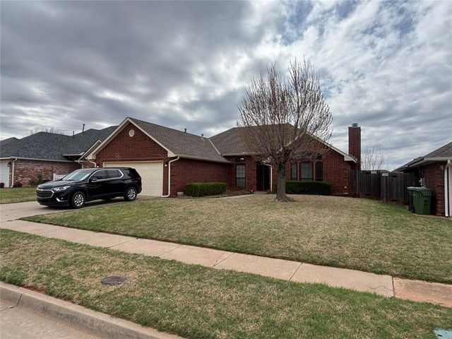 404 Eastview Drive, Yukon, OK 73099