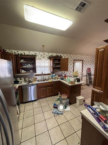 404 Eastview Drive, Yukon, OK 73099