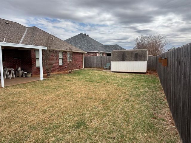 404 Eastview Drive, Yukon, OK 73099
