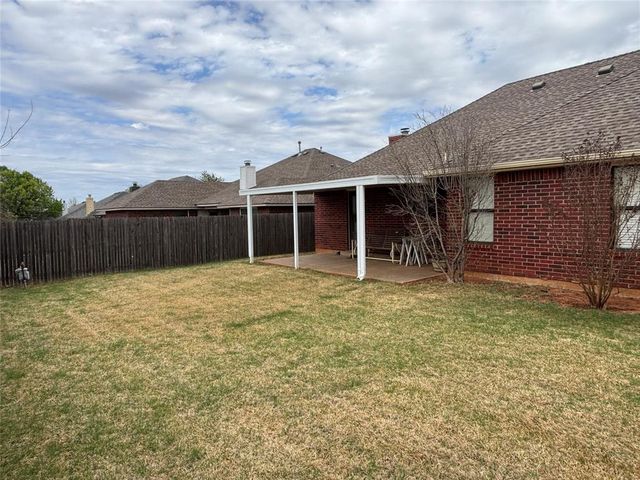 404 Eastview Drive, Yukon, OK 73099