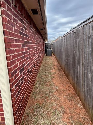 404 Eastview Drive, Yukon, OK 73099