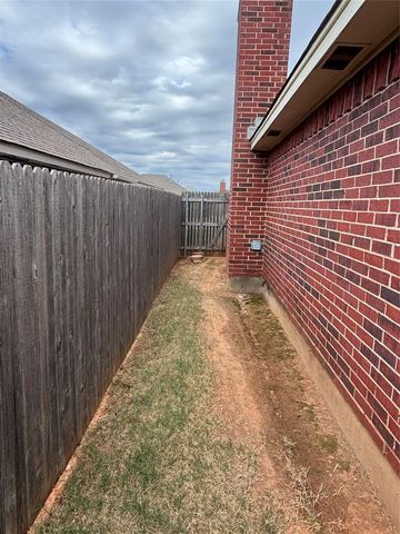 404 Eastview Drive, Yukon, OK 73099