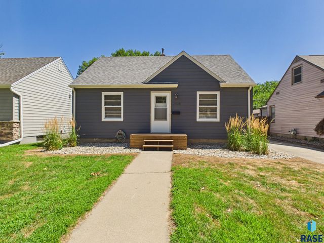 2404 S Hawthorne Ave Avenue, Sioux Falls, SD 57104