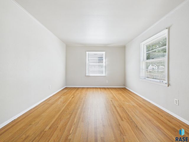 2404 S Hawthorne Ave Avenue, Sioux Falls, SD 57104