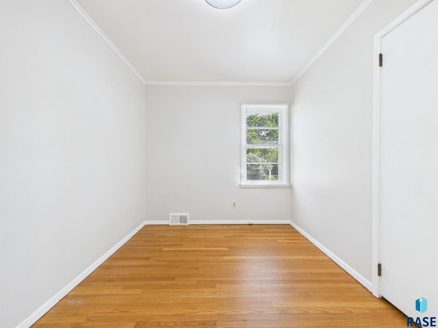2404 S Hawthorne Ave Avenue, Sioux Falls, SD 57104