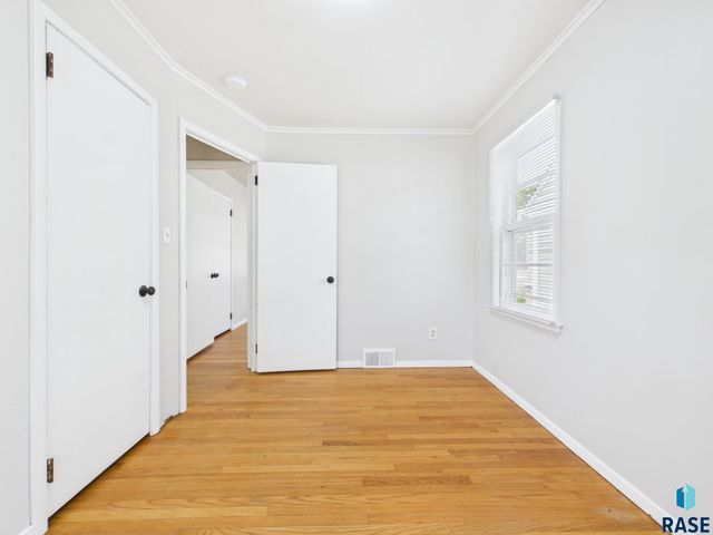 2404 S Hawthorne Ave Avenue, Sioux Falls, SD 57104