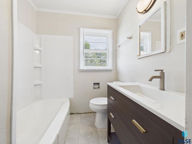 2404 S Hawthorne Ave Avenue, Sioux Falls, SD 57104