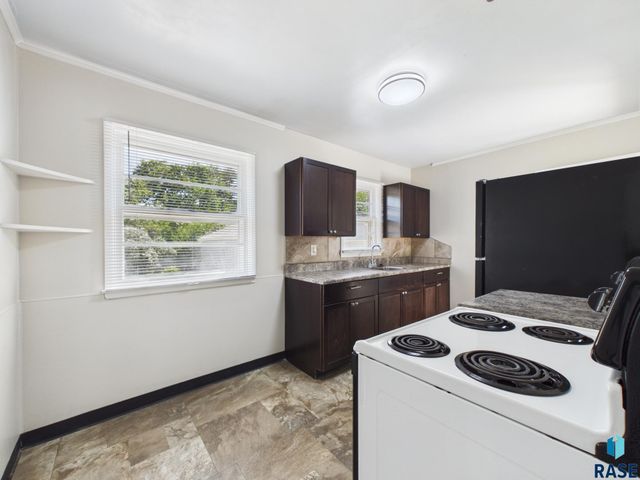 2404 S Hawthorne Ave Avenue, Sioux Falls, SD 57104