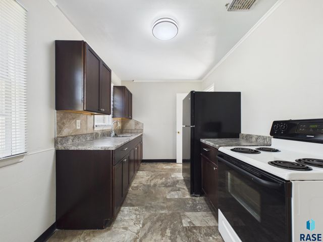 2404 S Hawthorne Ave Avenue, Sioux Falls, SD 57104
