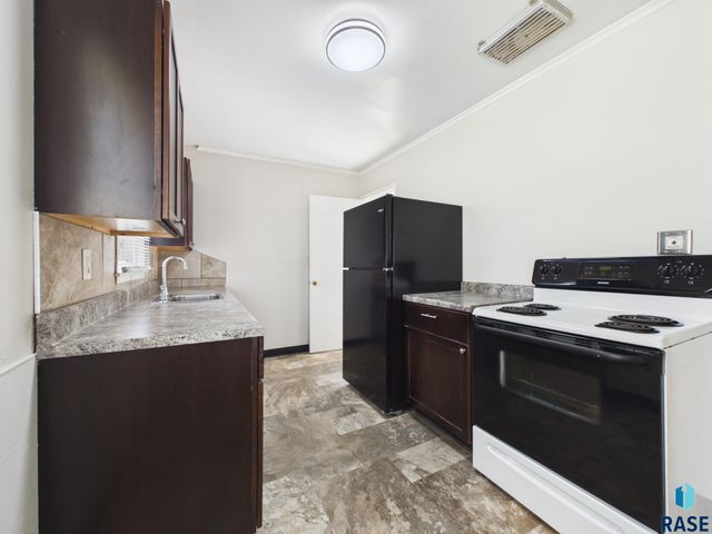 2404 S Hawthorne Ave Avenue, Sioux Falls, SD 57104