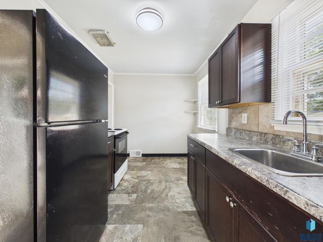 2404 S Hawthorne Ave Avenue, Sioux Falls, SD 57104