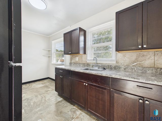 2404 S Hawthorne Ave Avenue, Sioux Falls, SD 57104