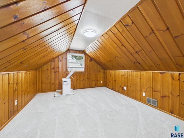 2404 S Hawthorne Ave Avenue, Sioux Falls, SD 57104