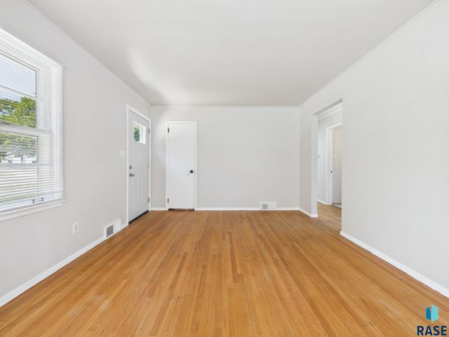 2404 S Hawthorne Ave Avenue, Sioux Falls, SD 57104