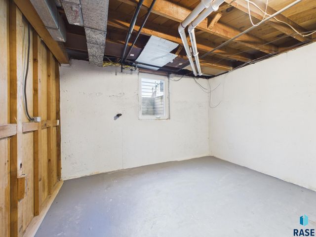 2404 S Hawthorne Ave Avenue, Sioux Falls, SD 57104