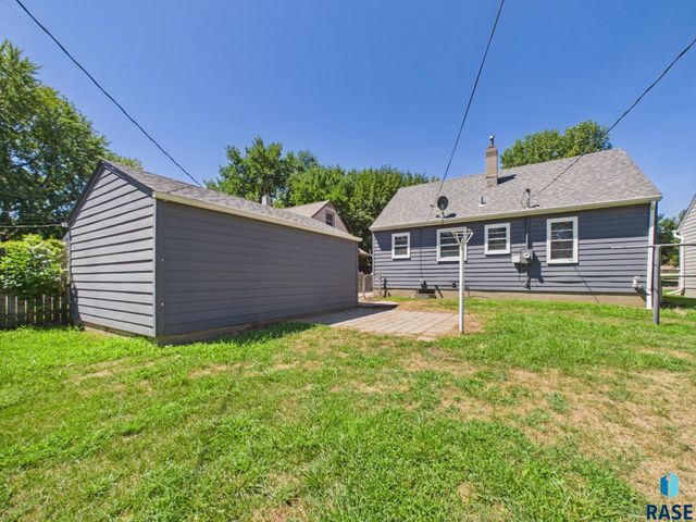 2404 S Hawthorne Ave Avenue, Sioux Falls, SD 57104