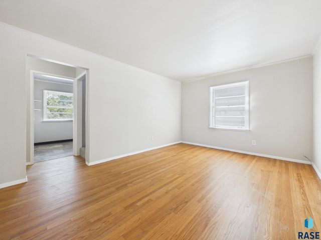 2404 S Hawthorne Ave Avenue, Sioux Falls, SD 57104