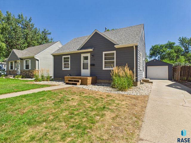 2404 S Hawthorne Ave Avenue, Sioux Falls, SD 57104