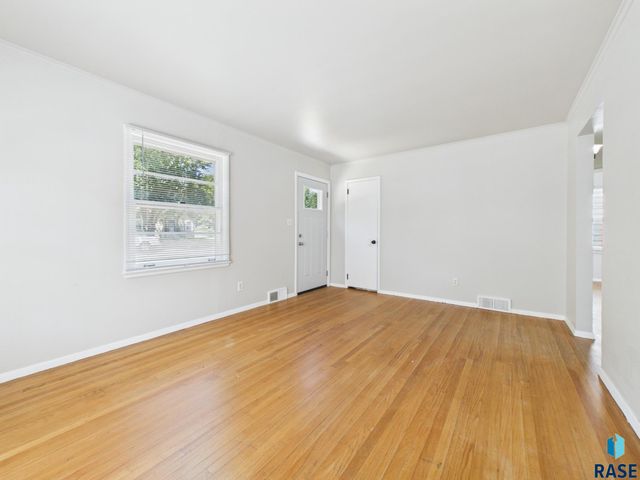 2404 S Hawthorne Ave Avenue, Sioux Falls, SD 57104