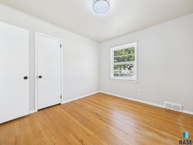 2404 S Hawthorne Ave Avenue, Sioux Falls, SD 57104