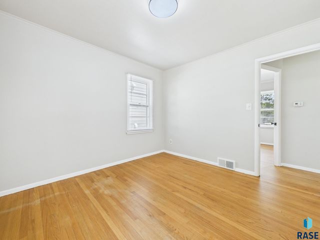 2404 S Hawthorne Ave Avenue, Sioux Falls, SD 57104