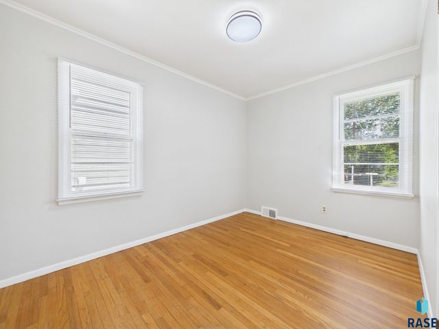 2404 S Hawthorne Ave Avenue, Sioux Falls, SD 57104