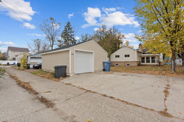 4933 Fremont Avenue N, Minneapolis, MN 55430