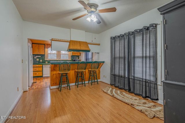 320 S Douglas Ave, Rockwood, TN 37854