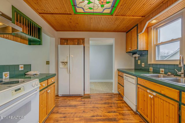 320 S Douglas Ave, Rockwood, TN 37854