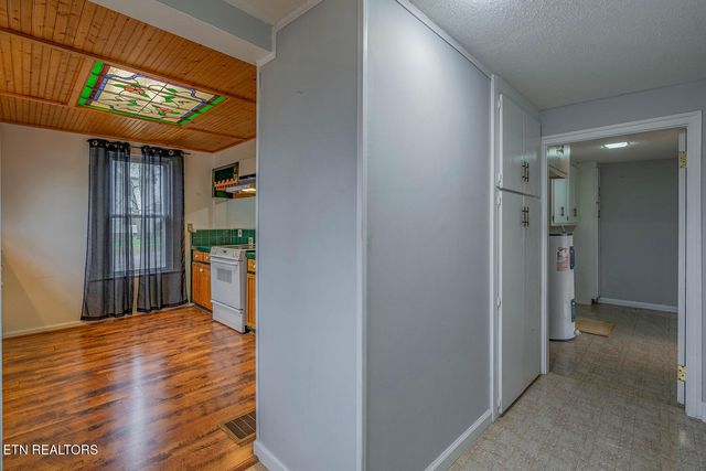 320 S Douglas Ave, Rockwood, TN 37854