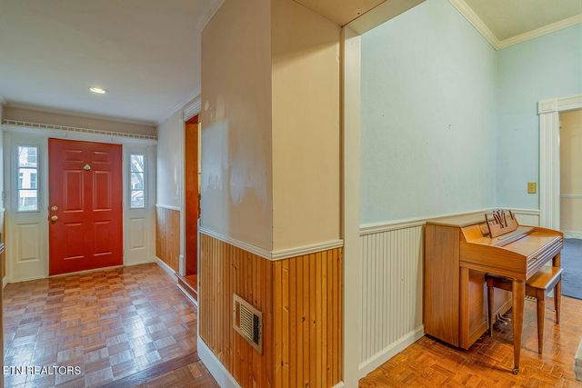 320 S Douglas Ave, Rockwood, TN 37854