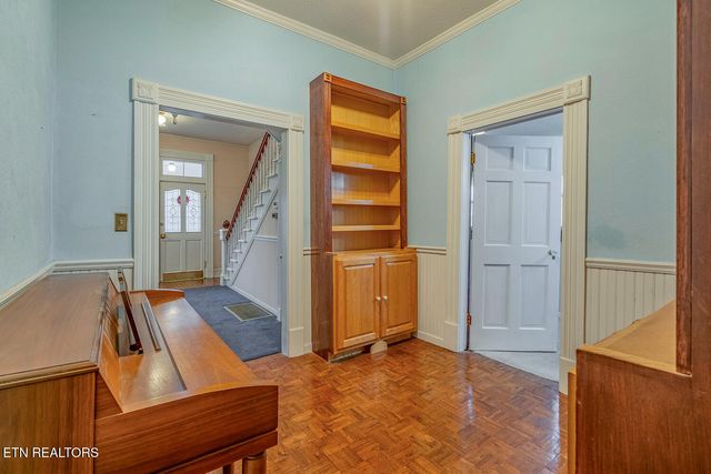 320 S Douglas Ave, Rockwood, TN 37854