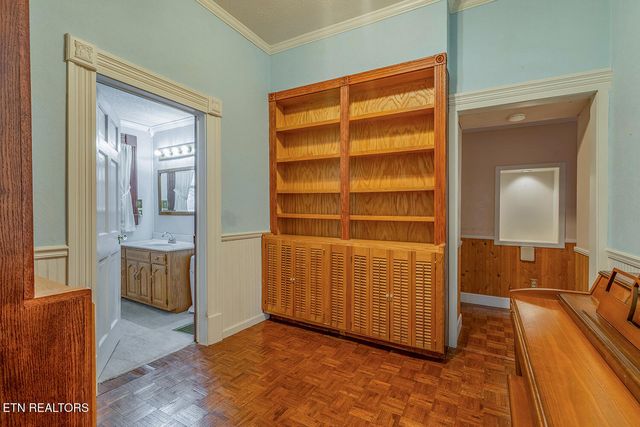 320 S Douglas Ave, Rockwood, TN 37854