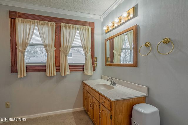 320 S Douglas Ave, Rockwood, TN 37854