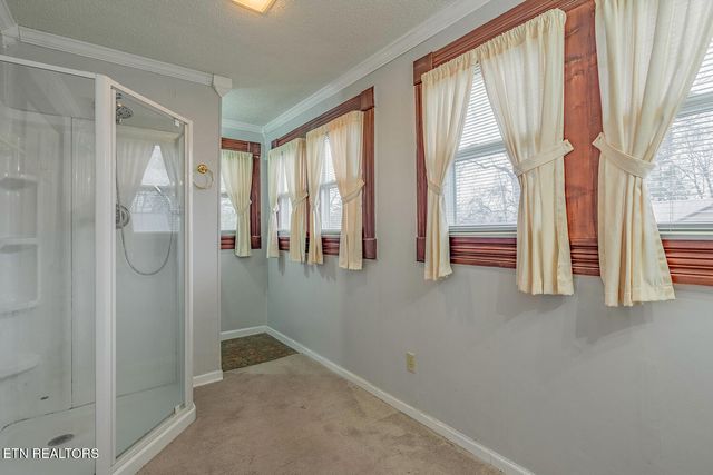 320 S Douglas Ave, Rockwood, TN 37854