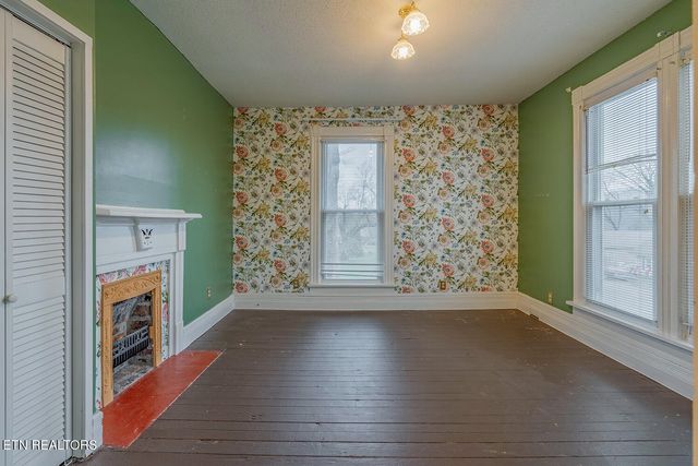 320 S Douglas Ave, Rockwood, TN 37854