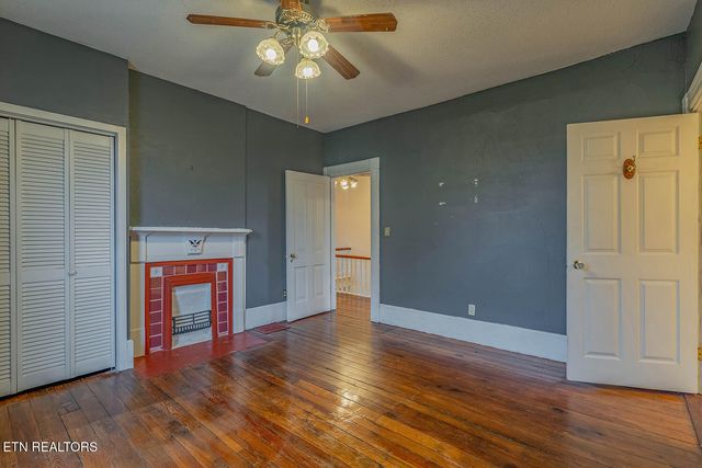 320 S Douglas Ave, Rockwood, TN 37854