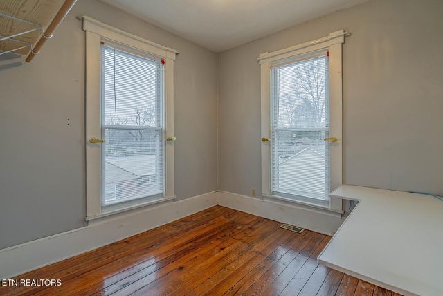 320 S Douglas Ave, Rockwood, TN 37854