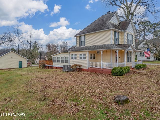 320 S Douglas Ave, Rockwood, TN 37854