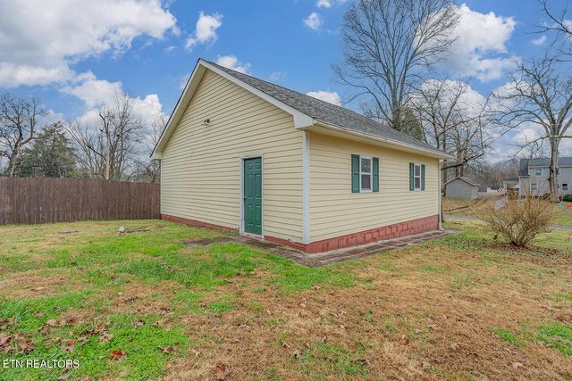 320 S Douglas Ave, Rockwood, TN 37854